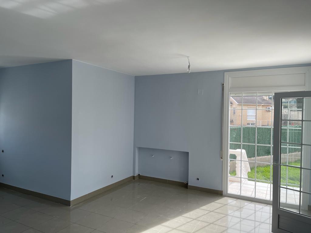 Alisado de estucado y pintura
